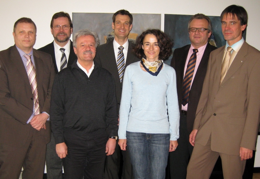 Foto: Uni und Unternehmer ziehen an einem Strang (v. l.): Peter Kaufmann vom BVMW Hochsauerlandkreis, Manfred Kirchherr von der DGS, Karl-Ludwig Hesse von Ikoplan, Prof. Dr. Jens Hogreve von der Uni Paderborn sowie Haike Krauß, Manfred Gubitz und Dr. Uwe