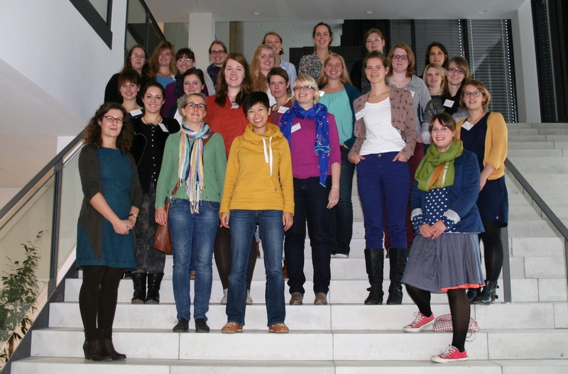 Foto (Maike Amen): Mentees und Mentorinnen aus 6 Jahrgängen tauschten sich auf der Alumniveranstaltung über ihre Entscheidungen aus.