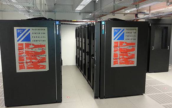 Foto (Universität Paderborn, PC²): Der Hochleistungsrechner "OCuLUS" zählt zu den zehn schnellsten Rechnern Deutschlands.