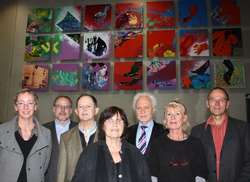 Foto (Frauke Döll): v. li.: Seniorenstudentin Elisabeth Jux-Hiltrop, Dekan der Fakultät für Kulturwissenschaften Prof. Dr. Volker Peckhaus, Prof. em. Hermann-Josef Keyenburg, Seniorenstudentin Agathe Gausmann, Dekan der Fakultät für Naturwissenschaft