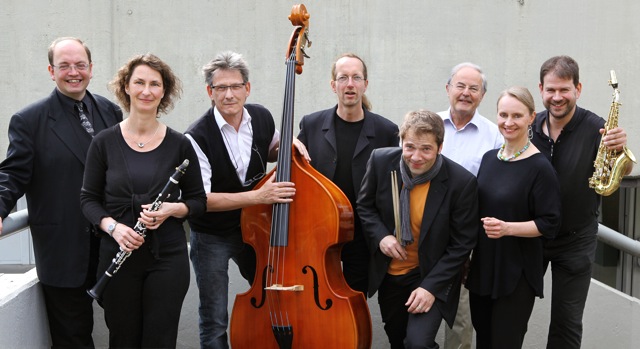 Bild v. l. n. r. (Adelheid Rutenburges): Hans Hermann Jansen, Britta Jones, Prof. Dr. Thomas Krettenauer, Eckhard Wiemann, Barny Bürger, Marton Keönch, Marianne Wiemann, Uli Lettermann