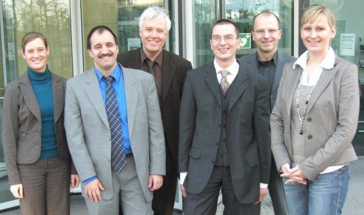 Foto (cevet, Universität Paderborn): Die Projektsteuergruppe (v. li.): Andrea Zoyke (Department Wirtschaftspädagogik der Universität Paderborn), Prof. Dr. H.-Hugo Kremer (cevet-Sprecher), Christoph Harnischmacher (GEB – Geschäftsstelle für EU-Proje