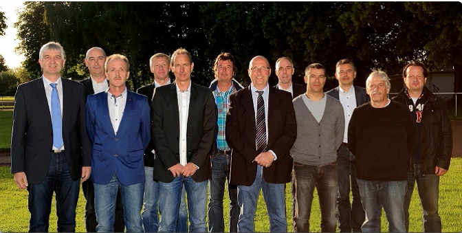 Foto (SVW Soest): (v.l.n.r.): Der Vorstand des SVW Soest e.V.: 1. Vorsitzender Martin Steinmeier, Schatzmeister Heiner Stork, Geschäftsführer Lothar Klute, 2. Vorsitzender Christian van den Berg, 4. Vorsitzender Christian Kramme, Beisitzer Gebäude Spor