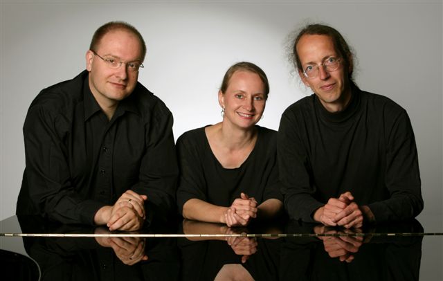 Foto (Adelheid Rutenburges): Dirigent Steffen Schiel und die beiden Solisten Marianne und Eckhard Wiemann