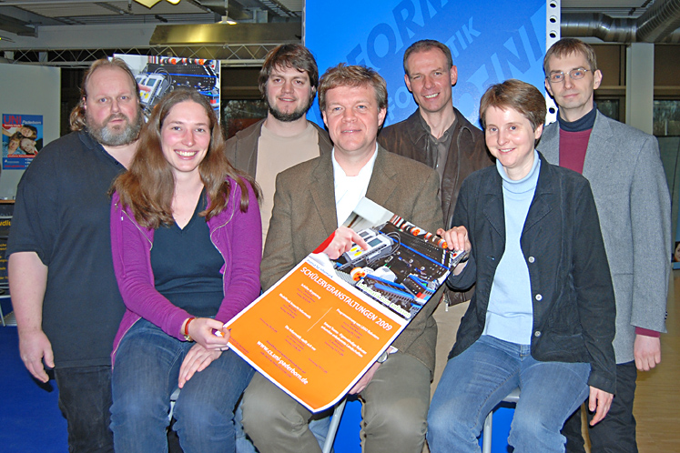 Foto (Universität Paderborn, Simon Beisel): V. li.: Dr. Ulf-Peter Schroeder, Dipl.-Wirt.-Inf. Barbara Kempkes, Dipl.-Inform. Bastian Degener, Dr. Matthias Fischer, Prof. Dr. Johannes Blömer, Prof. Dr. Heike Wehrheim und Prof. Dr. Holger Karl.