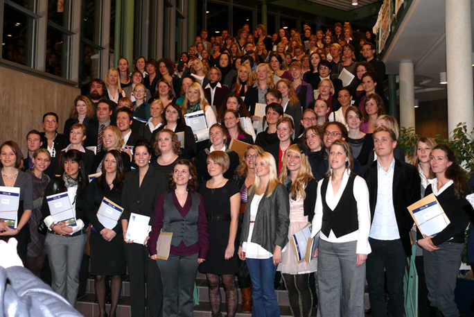 Foto: Die Absolventinnen und Absolventen des Wintersemesters 2009/2010.