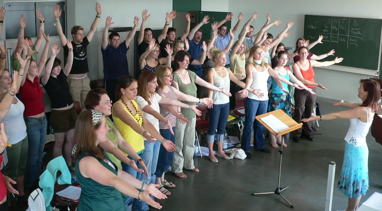 Foto (Raphael Graebener): „UniSono“ – Der Hochchulchor der Universität Paderborn bei Proben für sein anstehendes Konzert