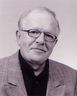 Foto: Prof. Dr. Arnold Arens von der Universität Paderborn nimmt nach der Pensionierung im Jahr 2007 letztmalig Prüfungen ab.