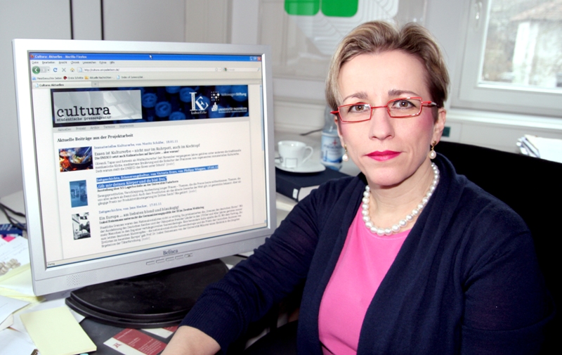 Foto (Universität Paderborn, Moritz Schäfer): Prof. Dr. Eva-Maria Seng, Lehrstuhl für Materielles und Immaterielles Kulturerbe UNESCO, will den Dialog zwischen Forschung und Gesellschaft fördern.