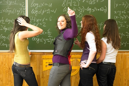 Foto (fotolia): Schülerinnen und Mathematik