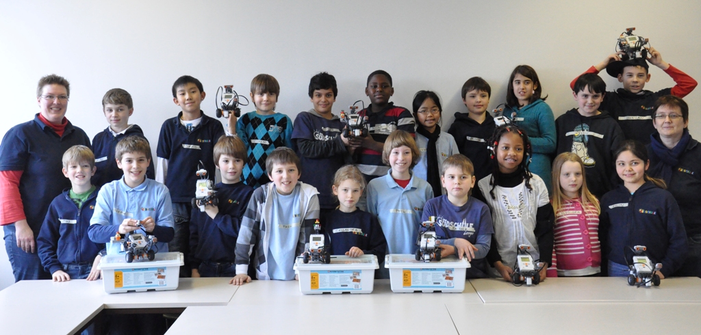Foto (Jannic Hüsemann): Die LEGO-Mindstorms-Roboter waren das Highlight eines Workshops für Grundschüler.