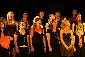 Foto: Studierende der Universität Paderborn geben ein Konzert.