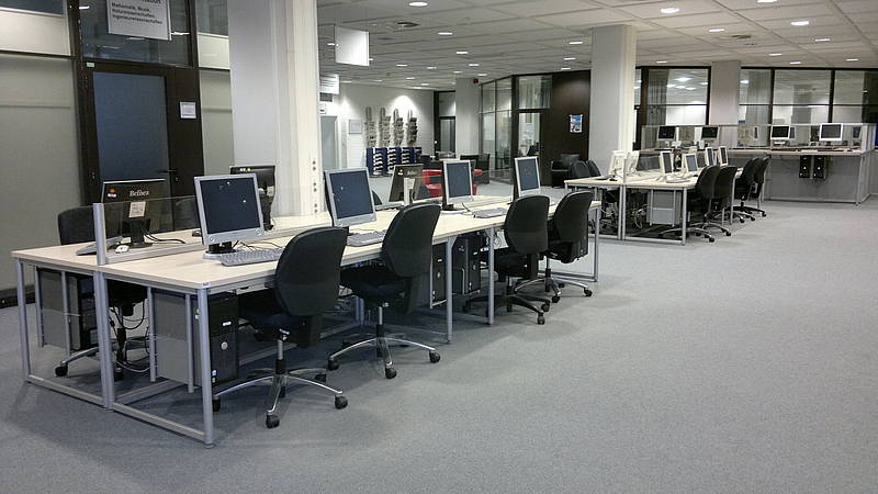 Abbildung: Arbeitsplätze für Studierende an der Universität Paderborn