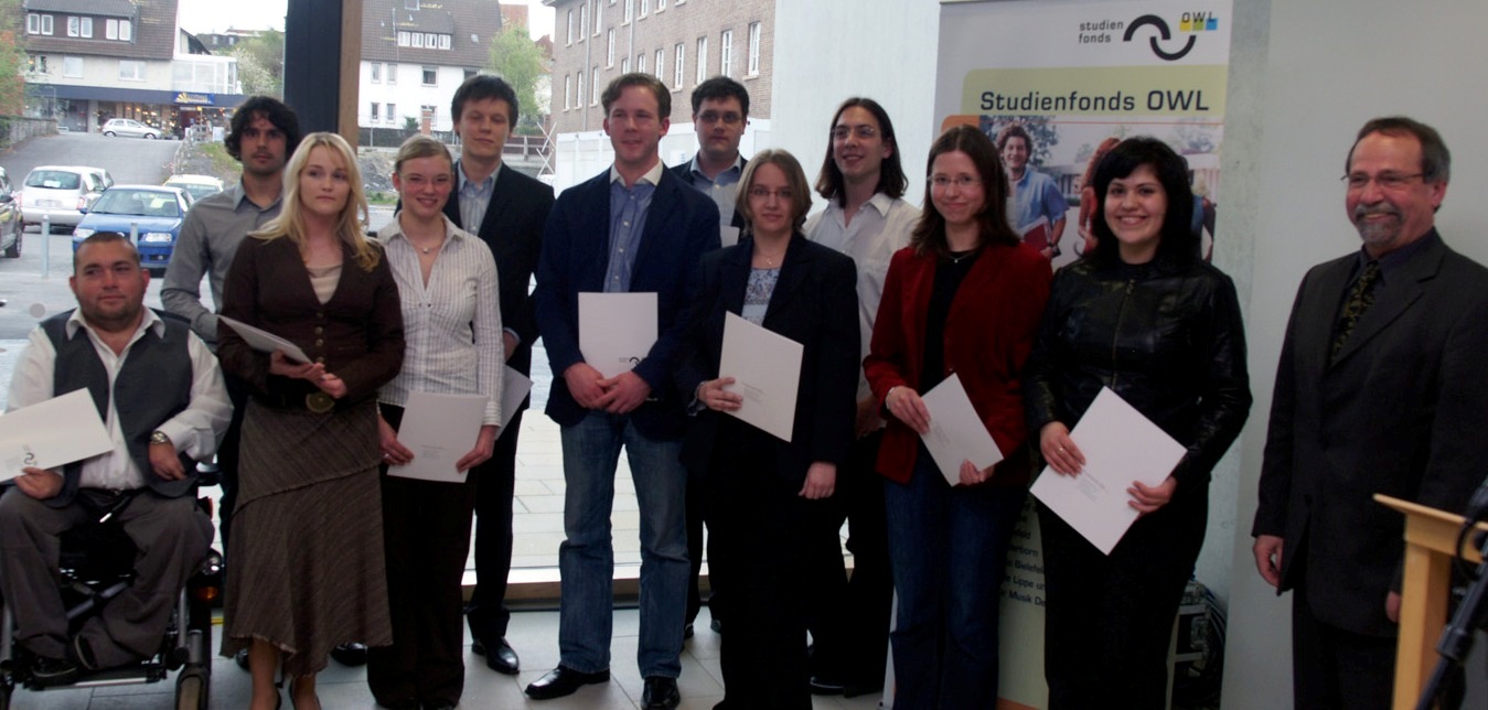 Foto (v. li.): Lars Hemme, Fabian Bause, Sina Weber, Miriam Fischer, Dirk Schumacher, Holger Hagedorn, Christian Wiebeler, Sarah Hoffmeier, Martin Rohrmüller, Caroline Reffelt, Anastasia Yashumova, Prof. Tilmann Fischer (Stellv. Vorsitzender Studienfonds