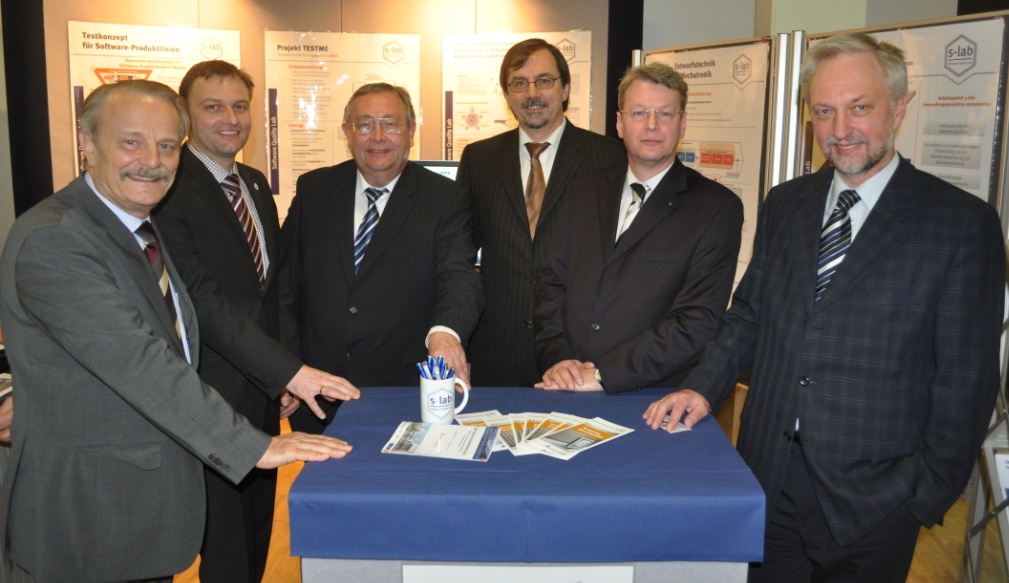 Foto (Mark Heinemann): (v. li.): Prof. Dr. Manfred Nagl (RWTH Aachen), Stefan Sauer (Universität Paderborn, Geschäftsführer s-lab), Dr. Rainer Janßen (Münchener Rückversicherungs-Gesellschaft), Prof. Dr. Gregor Engels (Universität Paderborn, Vorsta