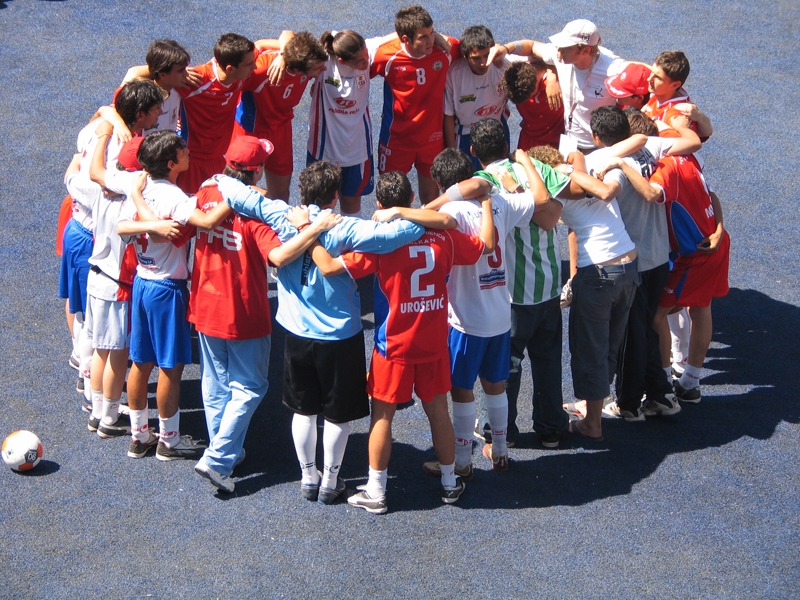 Fotos (Stiftung Jugendfußball): Nicht gegen-, sondern miteinander spielten die Teams bei den verschiedenen von der "Stiftung Jugendfußball" organisierten Turnieren.