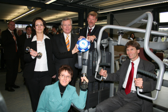 Foto (Heiko Appelbaum): Gemeinsam für die Gesundheit (v. l.): Sandra Bischof, Dezernentin Dr. Martina Gerdes-Kühn, Prof. Dr. Norbert Klusen, Dieter Thiele und Prof. Dr. Nikolaus Risch