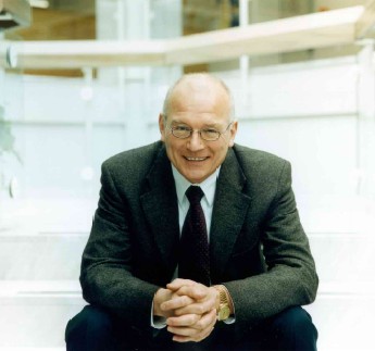 Foto (Universität Paderborn): Prof. Dr.-Ing. Wilhelm Dangelmaier übernimmt Gastprofessur in Wien